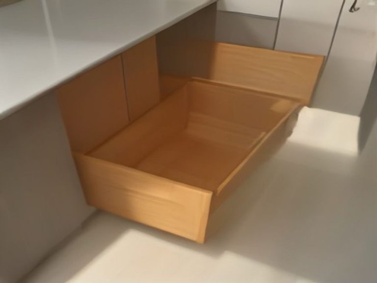 Interlocking modular bins adapting to an oddly shaped kitchen drawer space