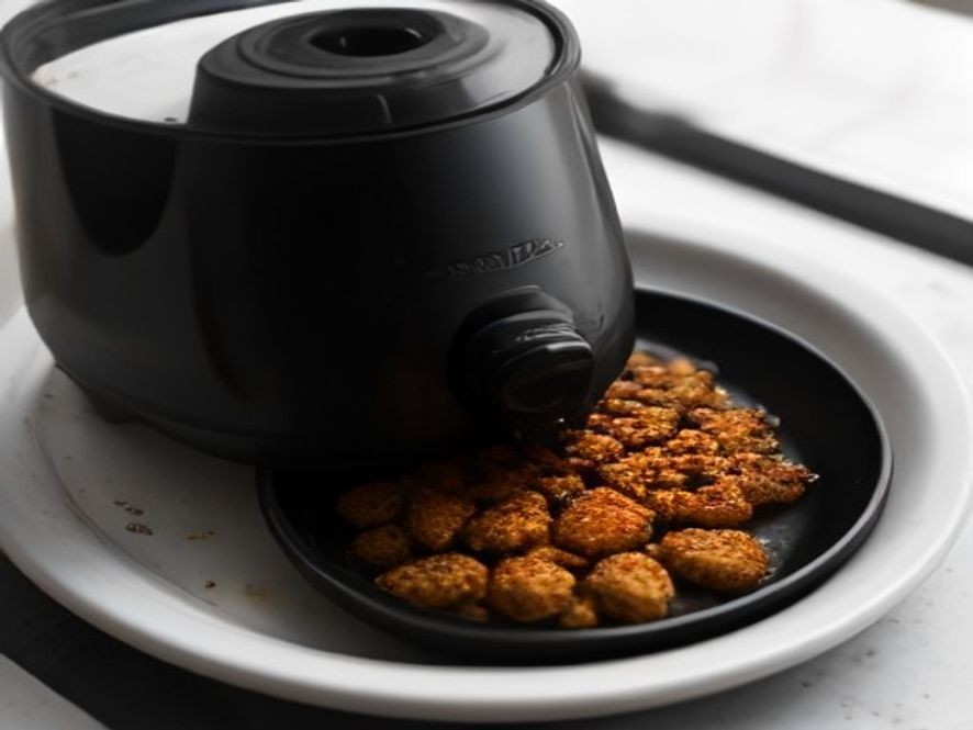 Soaking an air fryer grill plate to remove burnt food remnants