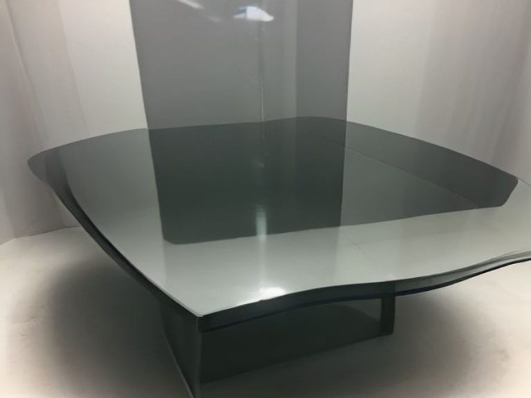 Degreasing glass kitchen tables for a clear finish