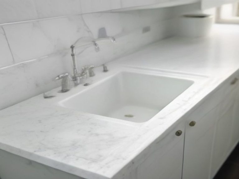 Lifting oil stains from delicate marble kitchen countertops