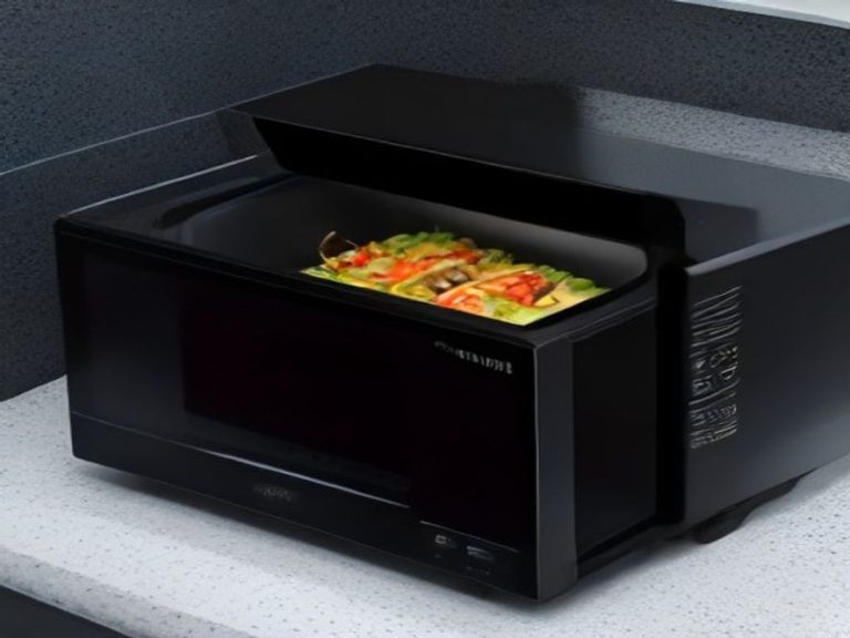 Smart microwave with inverter heating technology and touch controls