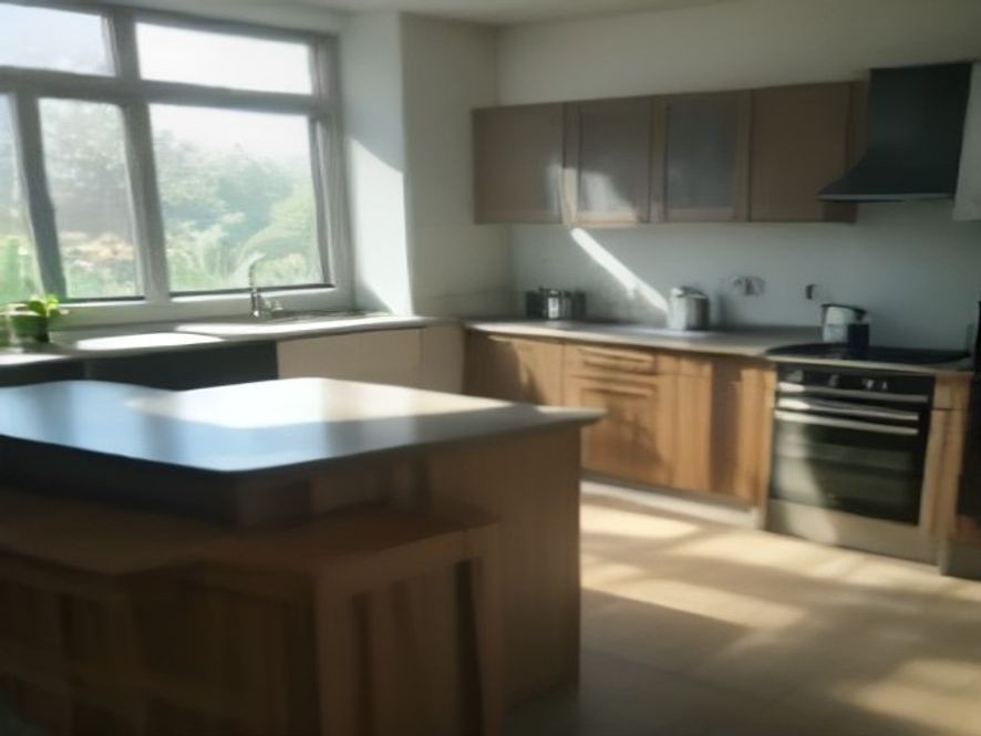 Streak-free reflective kitchen counter under bright sunlight