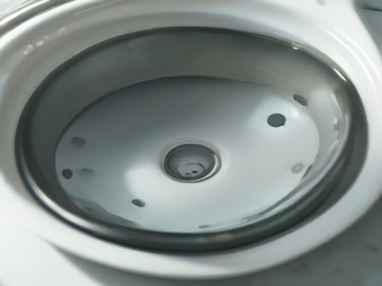 Eliminating unpleasant smells after running water in kitchen sinks.